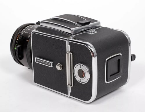 Image of Hasselblad 500C/M camera w/ Planar T* 80mm F2.8 CF lens + A12 Back + WLF #4218