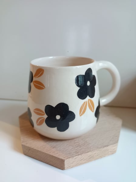 Image of Tasse fleur noire