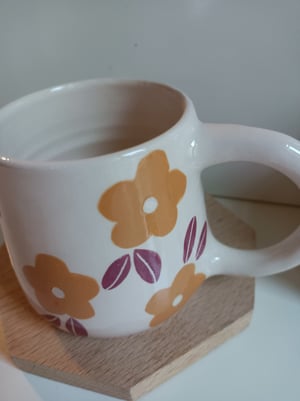 Image of Tasse fleur moutarde 