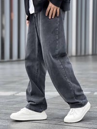 Loose Fit Jeans