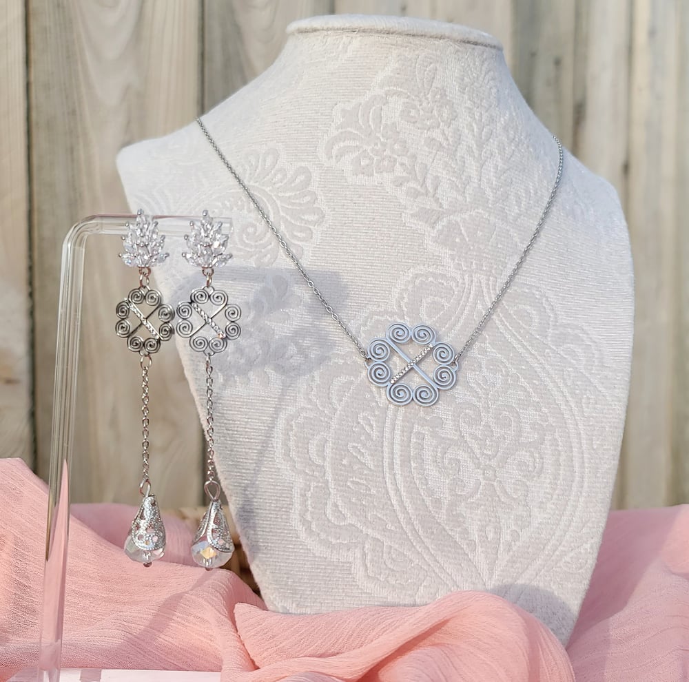 Image of Elsa Earrings - Hypoallergenic, Czech Glass