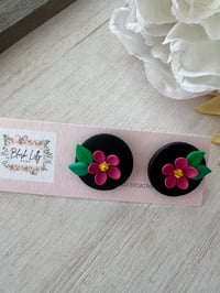 Image 2 of Flor Stud Earrings