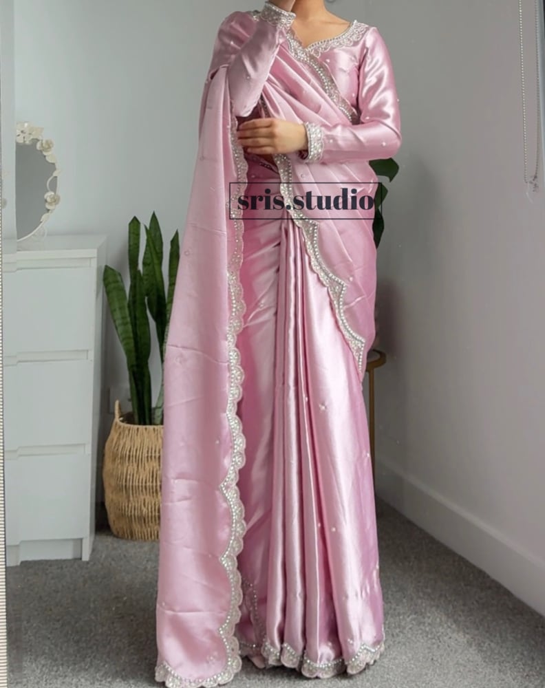 Image of Silver pink saari