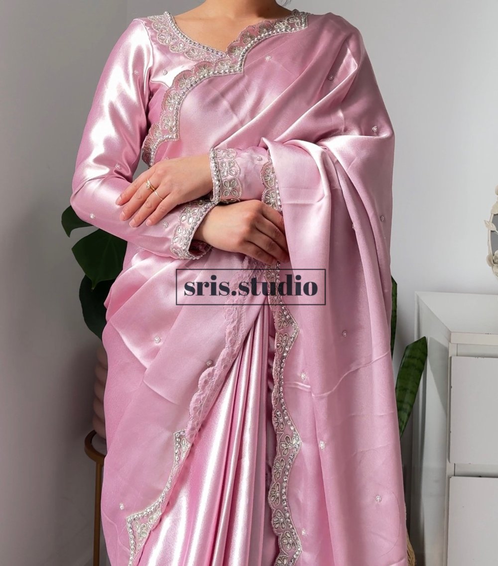 Image of Silver pink saari 