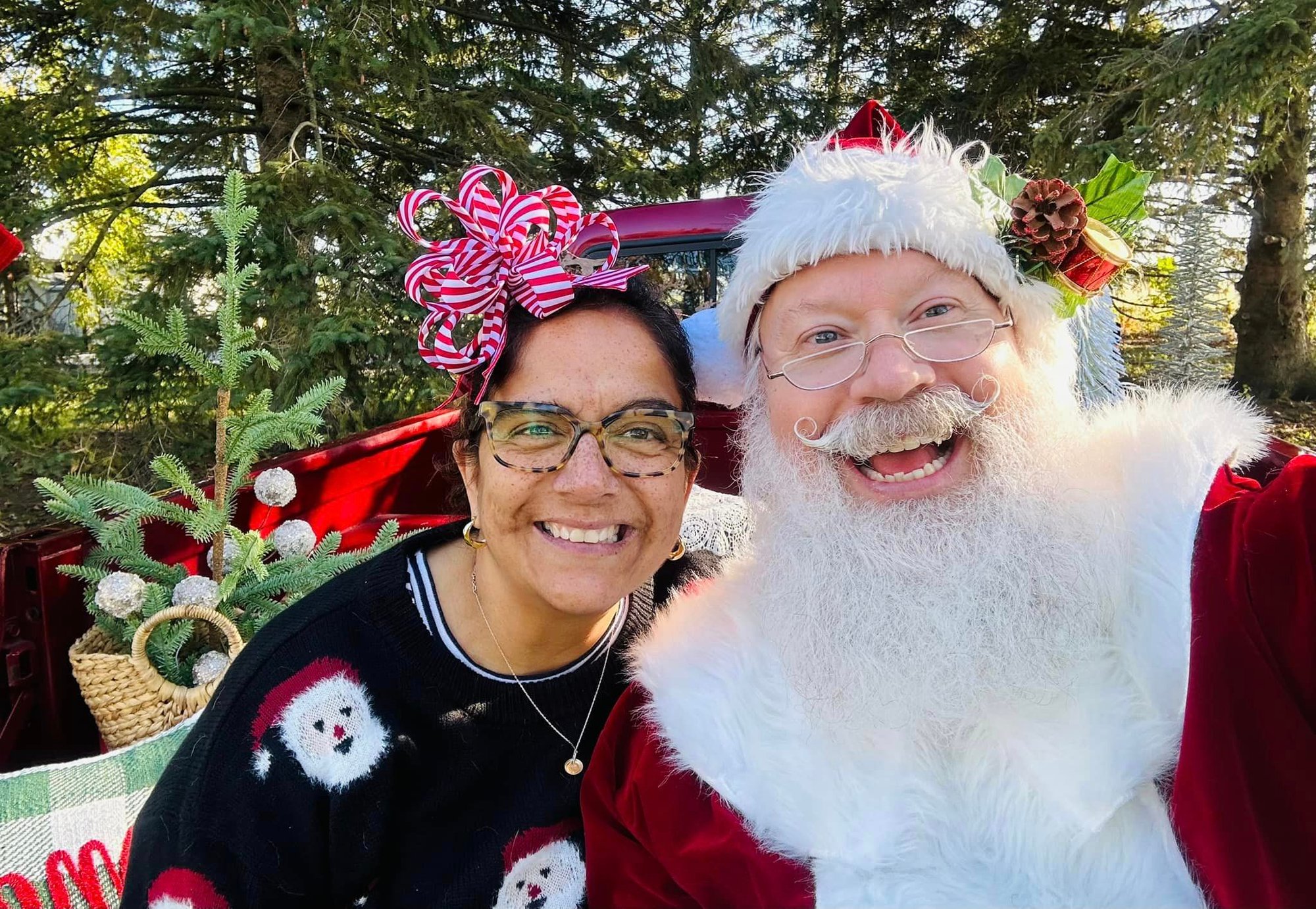 RED TRUCK S A N T A minis mia isaacson photography