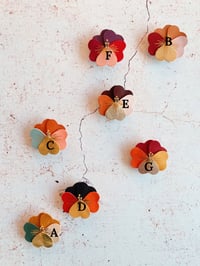 Image 5 of La pensée chaleureuse - broche en cuir