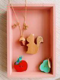 Image 4 of Le petit écureuil - broche en cuir
