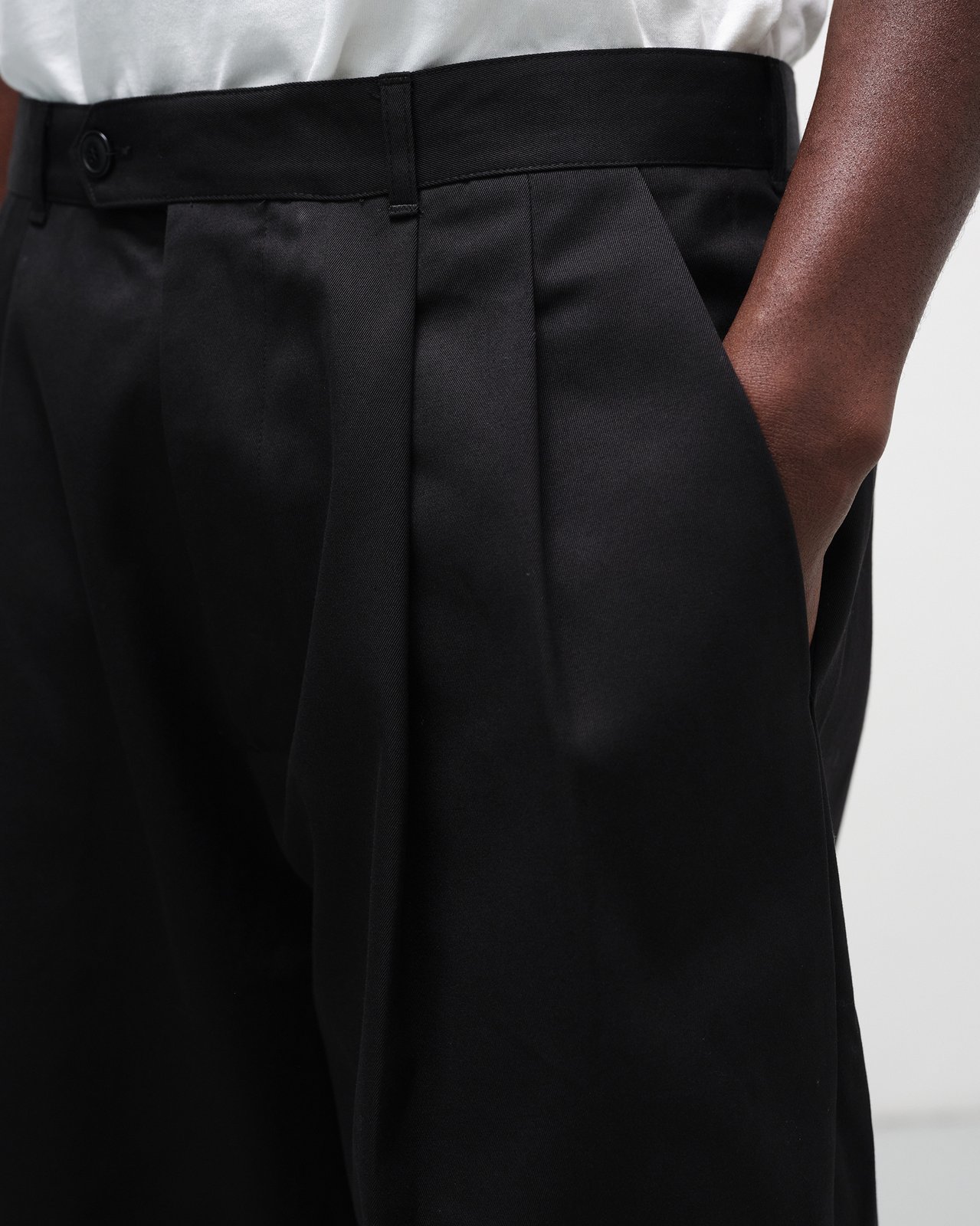 Lownn — Black Cotton Gabardine Double pleated Wide Trousers