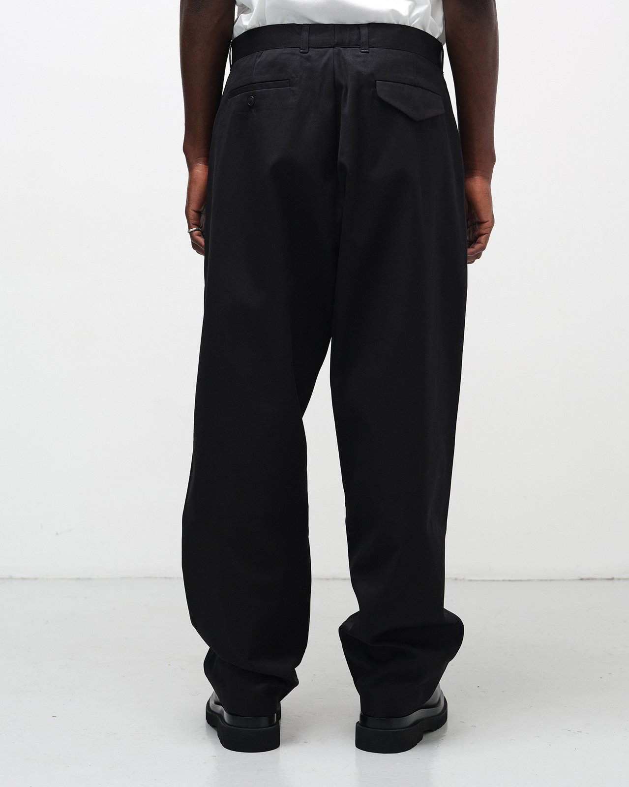 Lownn — Black Cotton Gabardine Double pleated Wide Trousers