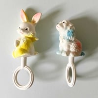Image 3 of Hochet pouet lapin Delacoste années 60/70
