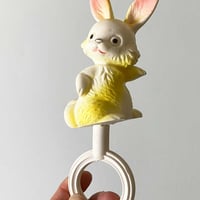 Image 2 of Hochet pouet lapin Delacoste années 60/70