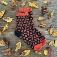 Image 6 of patron chaussettes Falling Leaves