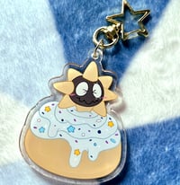 Image 2 of Sir Gordon Cinnamon Roll Keychain
