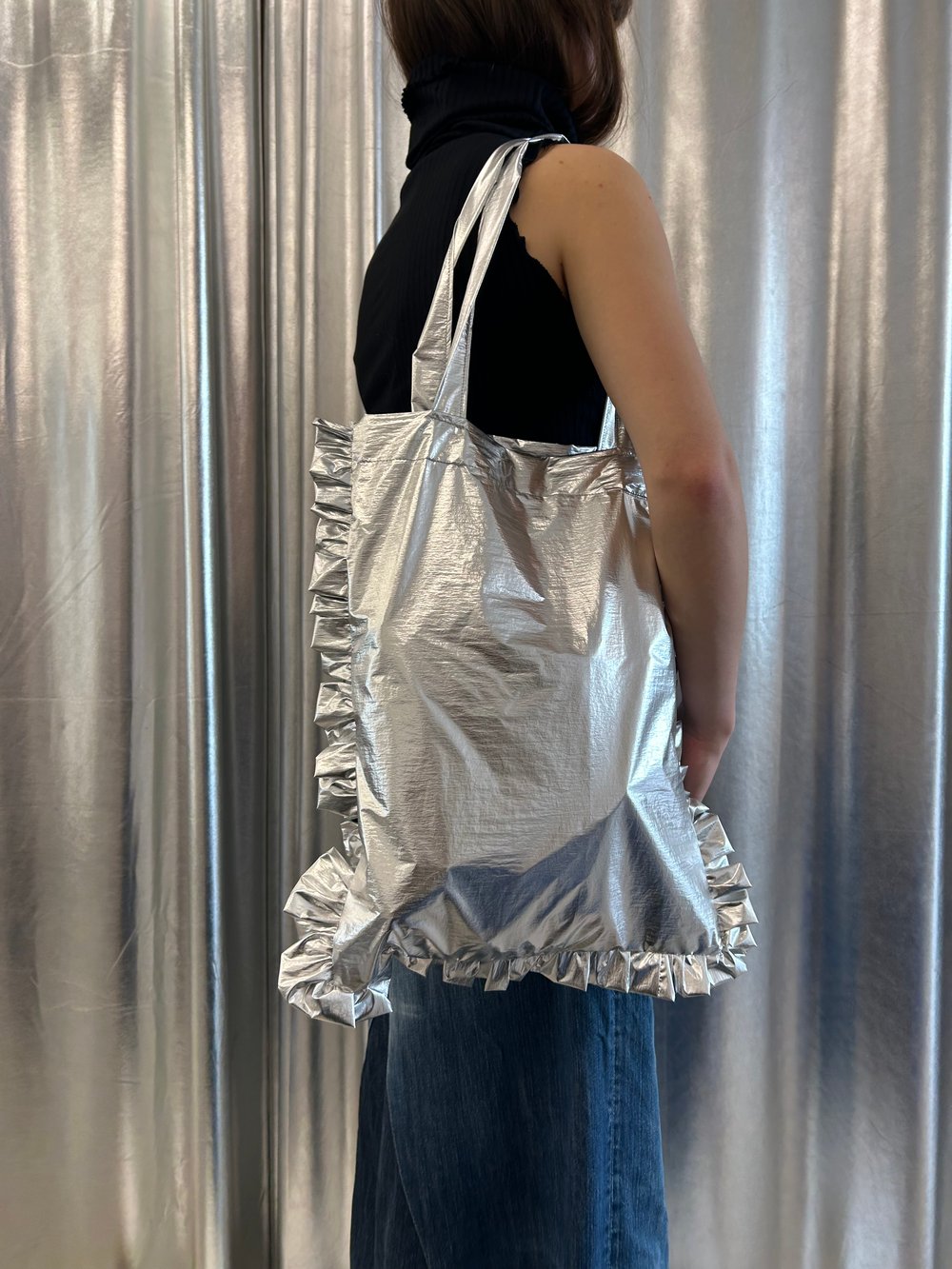 Silver tote bag with ruffles