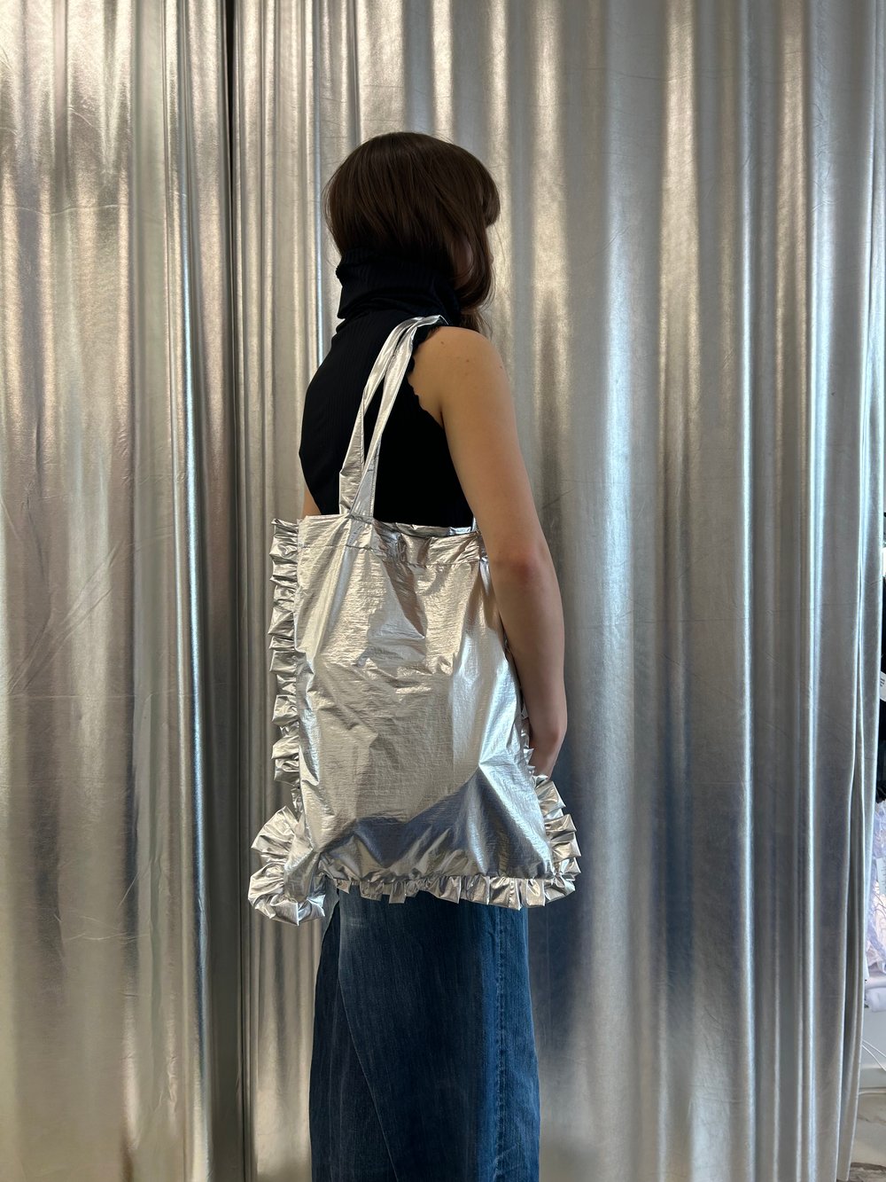 Silver tote bag with ruffles