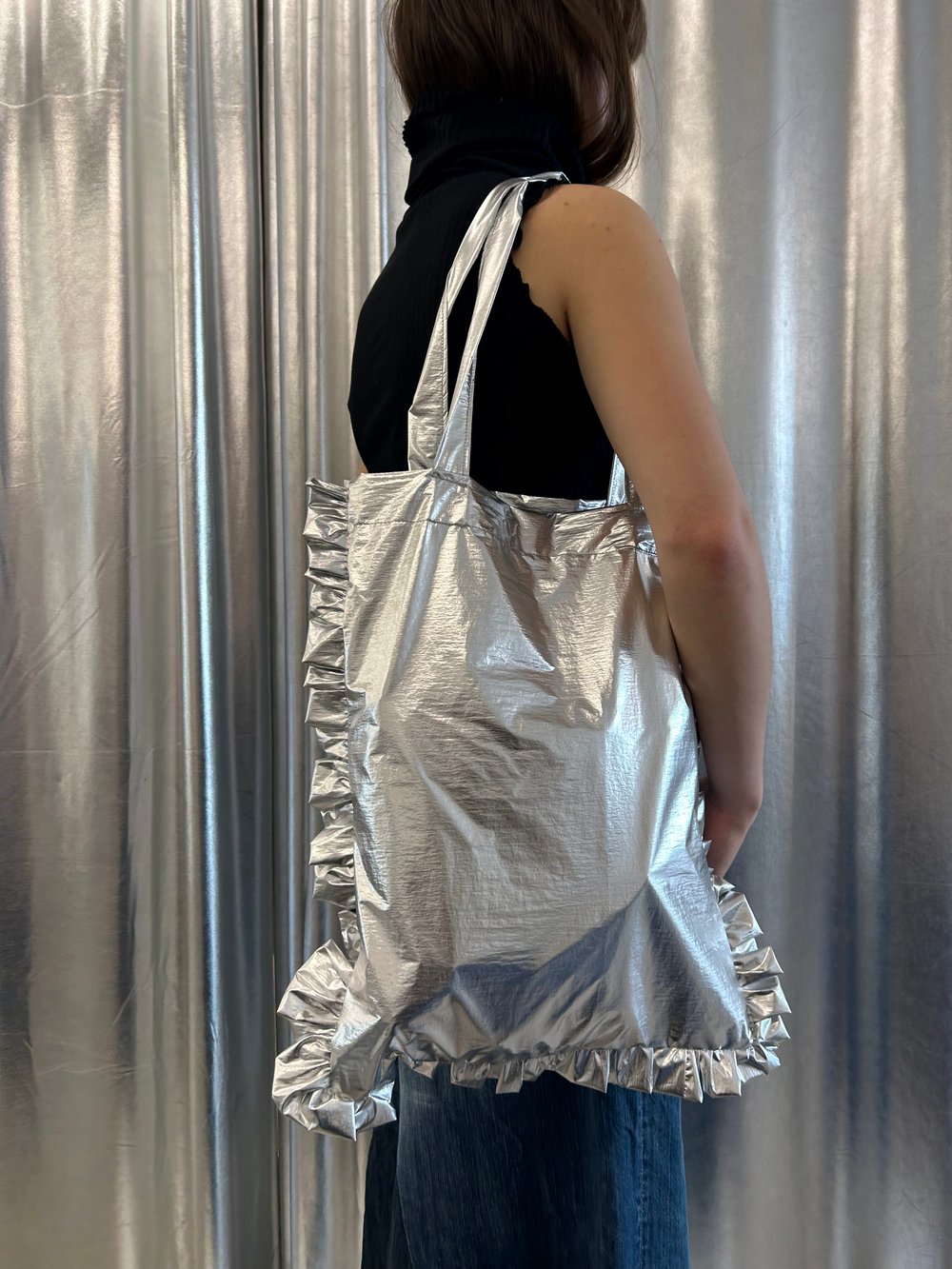 Silver tote bag with ruffles