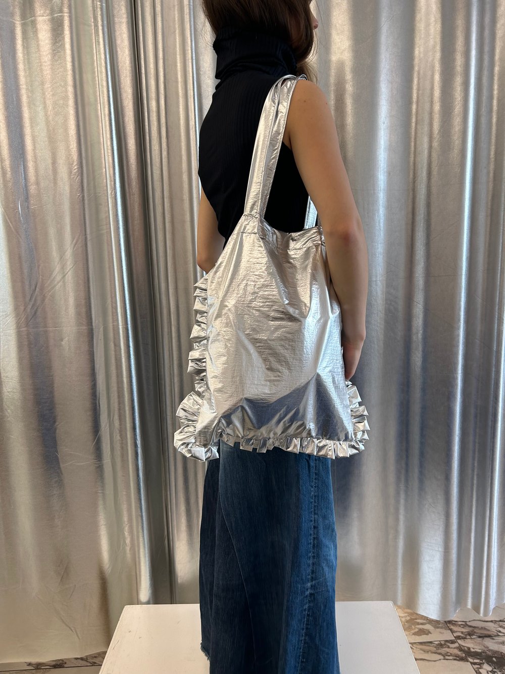 Silver tote bag with ruffles