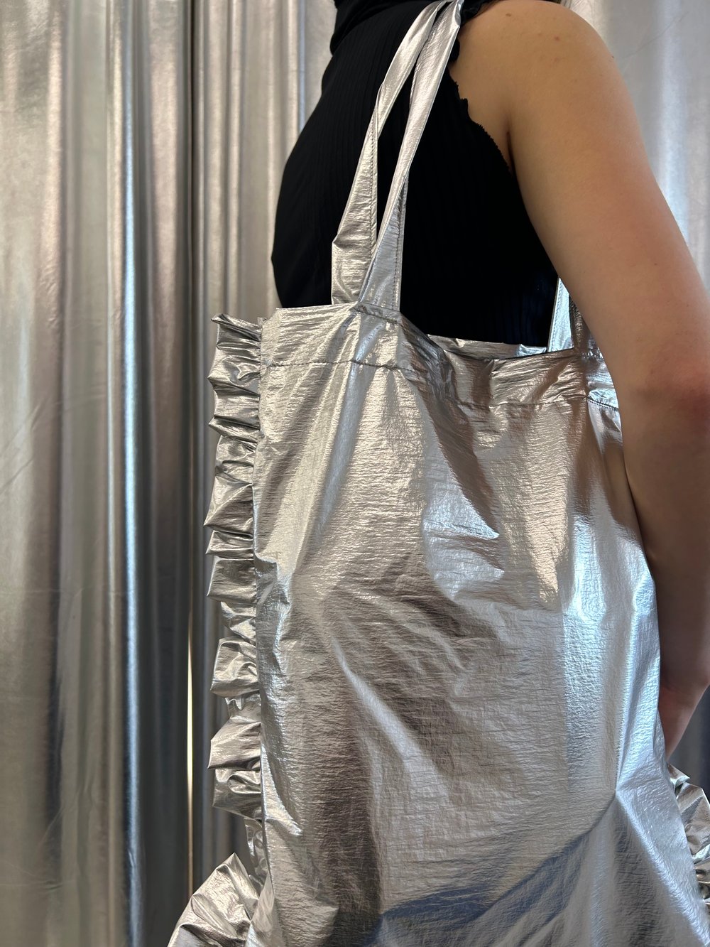 Silver tote bag with ruffles