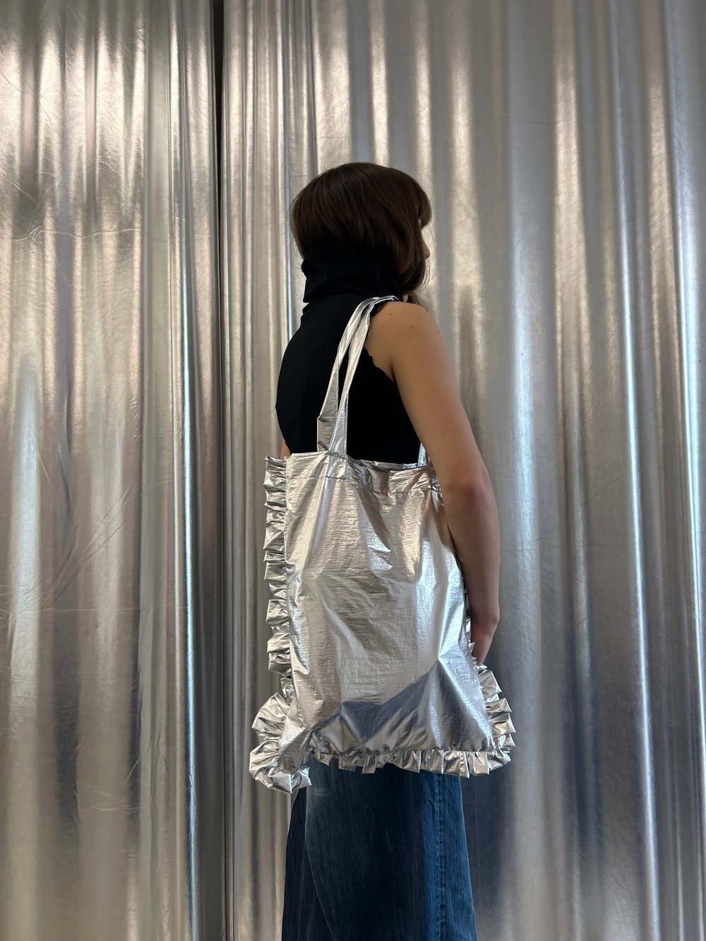 Silver tote bag with ruffles