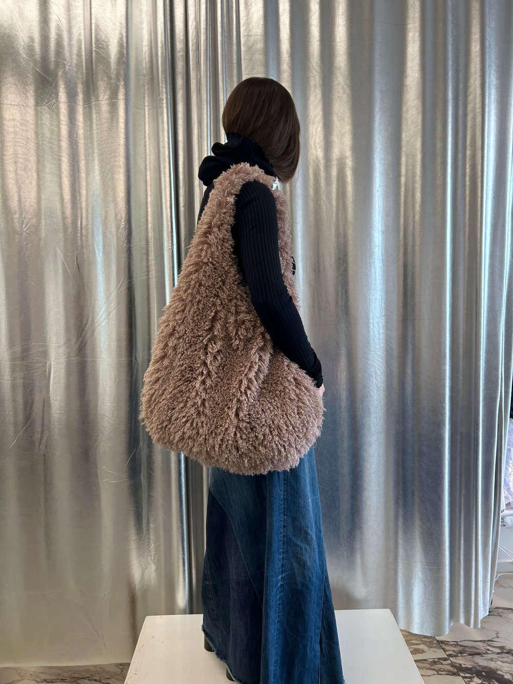 Furry hobo bag limited 