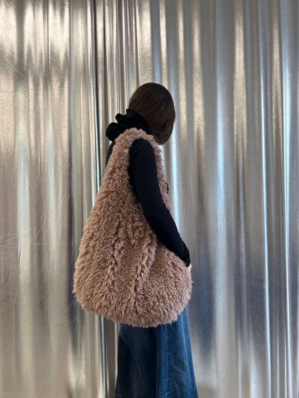 Furry hobo bag limited 