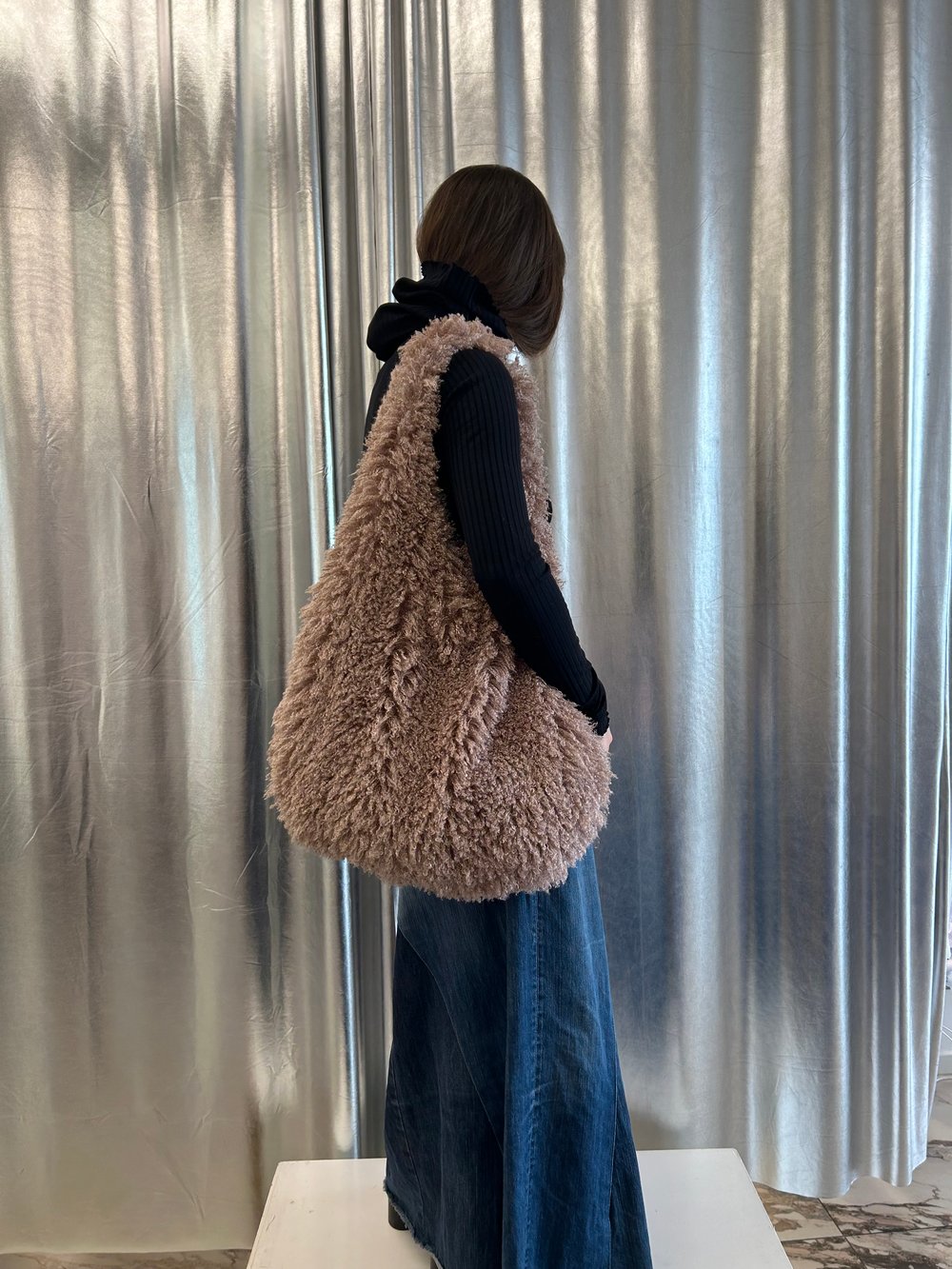 Furry hobo bag limited 