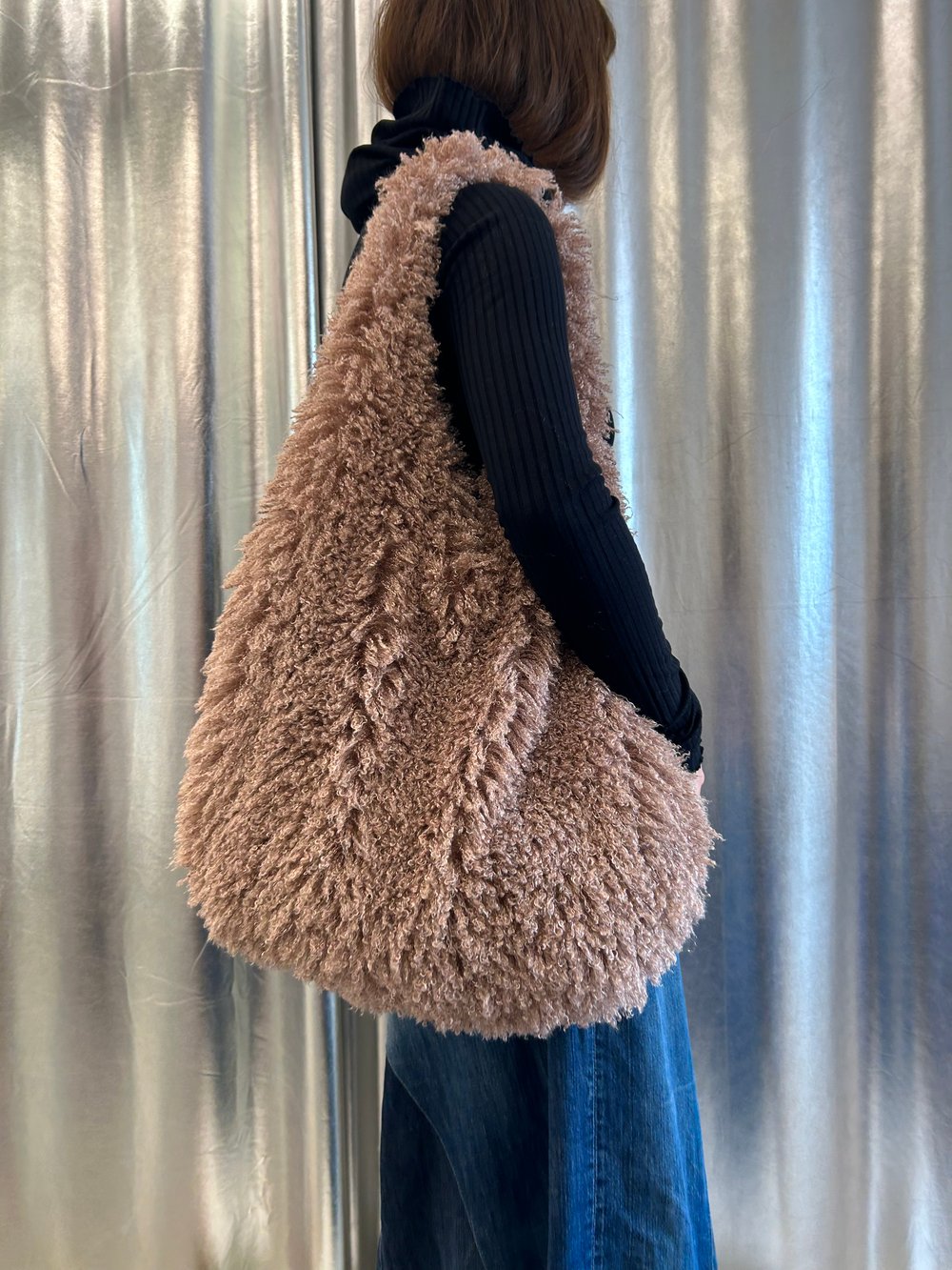 Furry hobo bag limited 