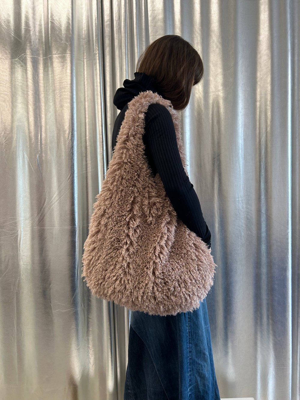 Furry hobo bag limited 