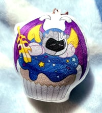 Image 2 of Meta Knight Cupcake plush Pillow Keychain