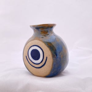 Image of One eyed vase