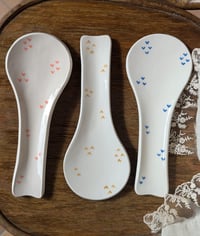 Image 1 of Repose cuillère avec motif cœur
