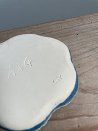 Image of Petite assiette «fleur » bleu mer