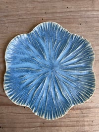 Image of Petite assiette «fleur » bleu mer