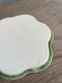 Image of Petite assiette «fleur » vert céladon 1
