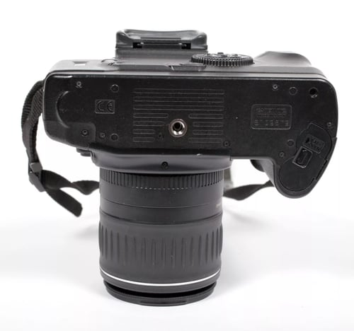 Image of Canon EOS ELAN 7E 35mm SLR Film Camera with 28-90mm II USM zoom lens #4389