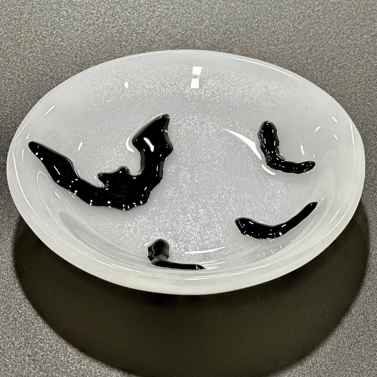 Image of small round bat dish-4.5"