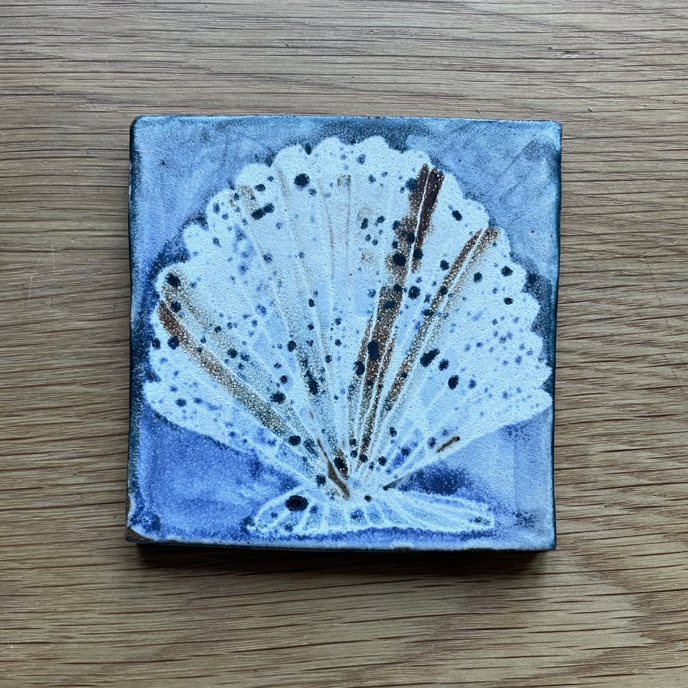 Scallop tile medium 1