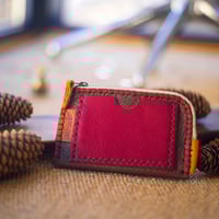 Image 2 of Cartera-tarjetero marrón y roja