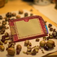 Image 1 of Cartera-tarjetero rojo y beige