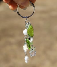 Image 2 of leaf and star keychain