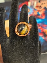 Image 1 of Fidget solitaire "L" in tiger's eye 