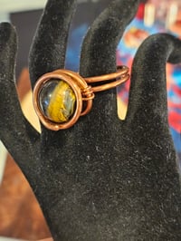 Image 2 of Fidget solitaire "L" in tiger's eye 