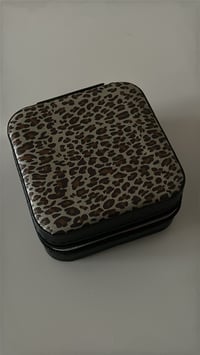 Image 8 of LÉO BOX JEWELS
