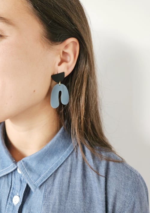 Image of Pendientes IRIS - azul noche y negro