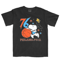 SIXERS SNOOPY TEE 