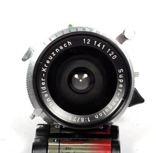 Image of Schneider Super Angulon 75mm F8 lens in Copal #0 shutter #4561