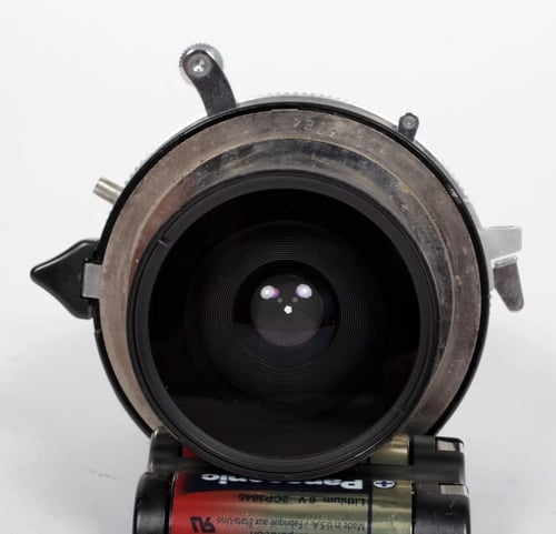 Image of Schneider Super Angulon 75mm F8 lens in Copal #0 shutter #4561