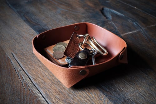 Image of Old Dutch valet tray "supporter of good times" (cognac)