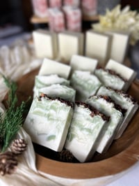 Image 4 of Fresh Linen / Rose Petal  ( 4.5 oz)