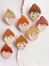 Image 5 of Le minois, broche en cuir personnalisée